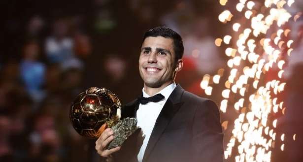 சிறந்த உதைபந்தாட்ட வீரர் 2024 : Ballon d'Or விருதை வென்ற Rodri !!